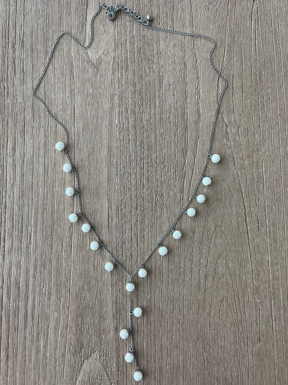 Source Unknown Silver Chain Y-Necklace with White Beads